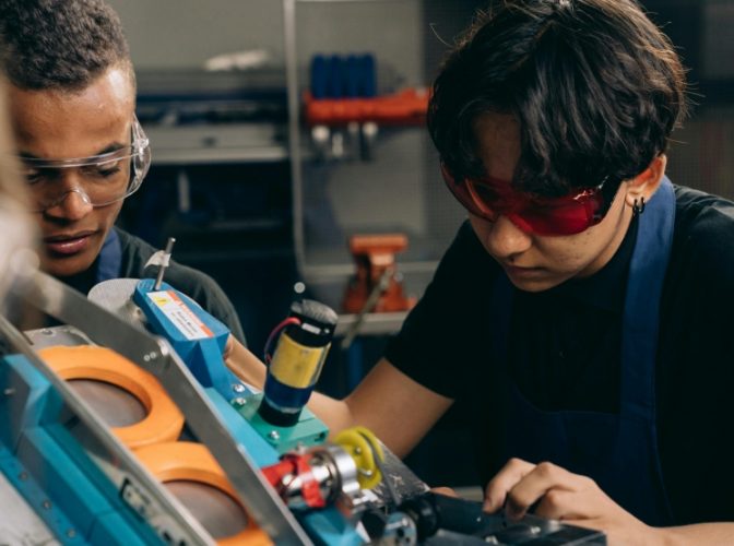 Two students operating technical equipement